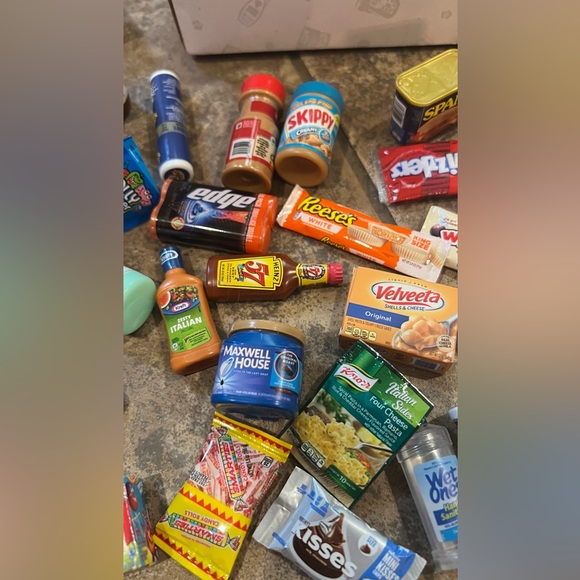 Mini Brands convenience Store & More - Picture 4 of 5